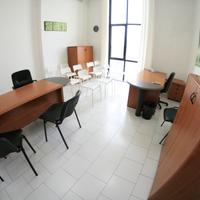 Ufficio arredato flessibile pronto con posti auto