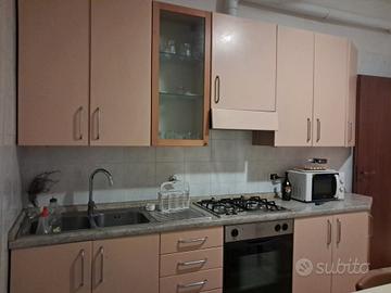 Mobili sala cucina bagno. Camera da letto due.