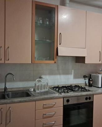 Mobili sala cucina bagno. Camera da letto due.