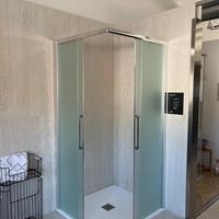 Piatto e box doccia arblu