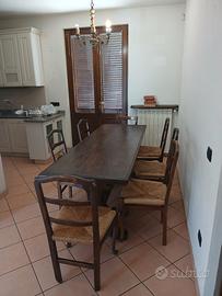 tavolo in massello con sedie