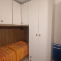 cameretta con letto ,libreria e scrivania