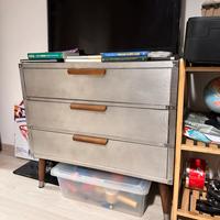 Cassettiera in stile industriale