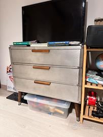 Cassettiera in stile industriale