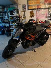 KTM duke incidentato