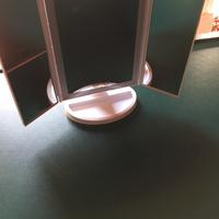 Specchio 3 ante da tavolo con ingranditori e luce