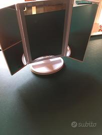 Specchio 3 ante da tavolo con ingranditori e luce