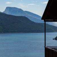 Una finestra sul lago Molveno