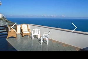 Appartamenti a picco sulla costa