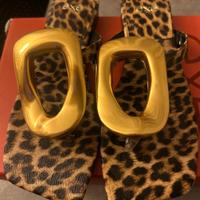 sandalo leopardo con dettaglio dorato