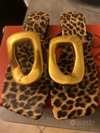 sandalo leopardo con dettaglio dorato