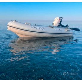 Gommone in resina doppio strato.