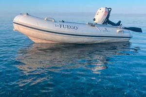 Gommone in resina doppio strato.