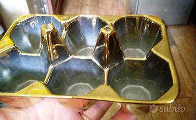 Vassoio portauova in porcellana dorata