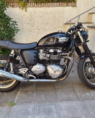 Triumph Thruxton 900