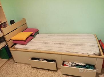 letto a una piazza in legno completo di materasso 