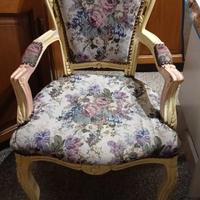 Poltrona vintage con tessuto floreale
