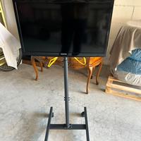 Tv Samsung 24 pollici su carrello