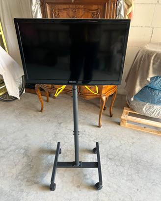 Tv Samsung 24 pollici su carrello