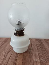 Lume a olio con vetro opalino