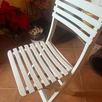 Sedie bianche da esterno