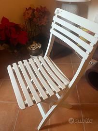 Sedie bianche da esterno