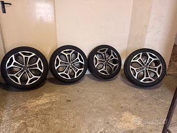 cerchi in lega da 19 con gomma Renault kadjar 