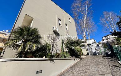 ESCLUSIVA VILLA BIFAMILIARE: UN CONNUBIO DI ELEGAN