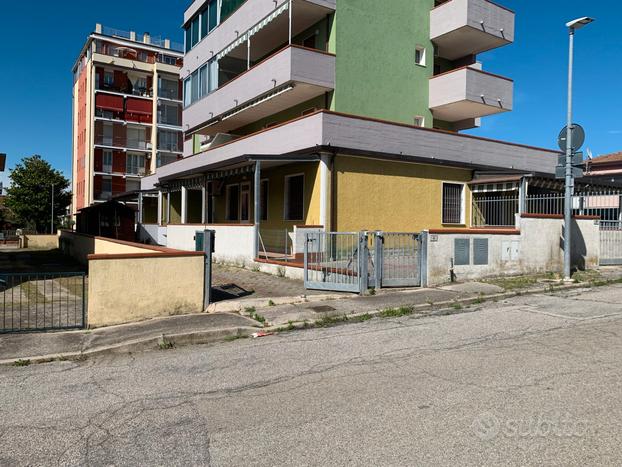 PIANO TERRA a Lido Scacchi con riscaldamento