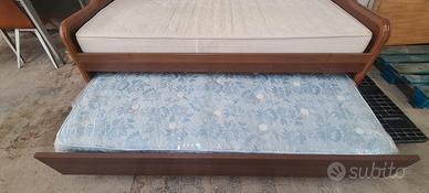 cameretta a ponte con letto singolo più letto dopp