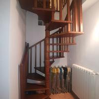 Scala a chiocciola in legno massello