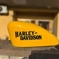 Serbatoio Harley-Davidson 883 – Dipinto a mano