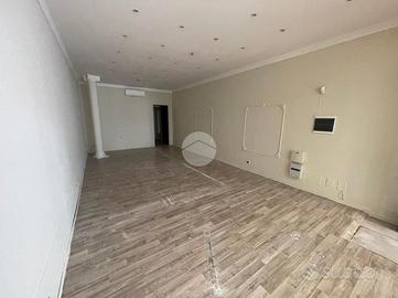 NEGOZIO A DESENZANO DEL GARDA