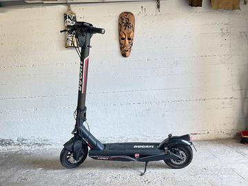 Ducati Pro III Monopattino elettrico