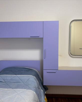 Letto singolo con contenitore e mensole con ante