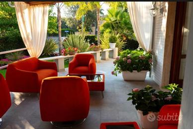 SET DIVANI POLTRONE TAVOLI