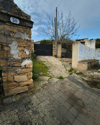 CASA RURALE CON PORZIONE ABITABILE