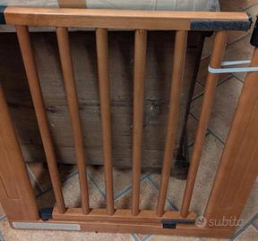 Lettino, bilancia, cancellini per bambini