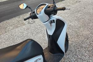 sh 125