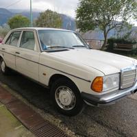Mercedes Benz 200D
