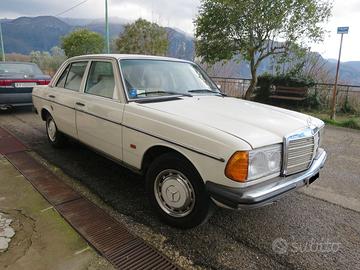 Mercedes Benz 200D