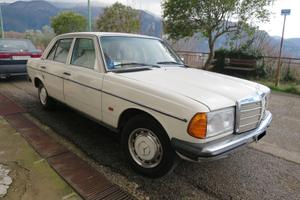 Mercedes Benz 200D