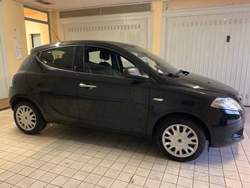 Lancia Ypsilon 1.2 69 CV 5 porte S&S Silver