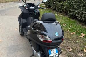 Piaggio MP3 250
Geopolis 250 Geos 250 Geo RS
