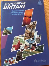 Libro vintage "Spotlight on Britain"