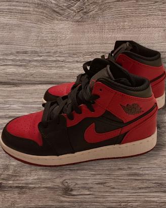 Air Jordan 1 mid banned