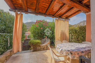 VILLA A SCHIERA CENTRALE A OLBIA