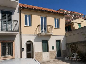 CASA SEMINDIPENDENTE A MESSINA