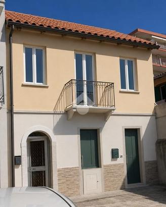 CASA SEMINDIPENDENTE A MESSINA