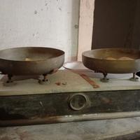 Antica bilancia a due piatti